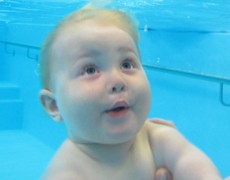 Babyschwimmen by Nicole Albes | Hebamme & IBCLC